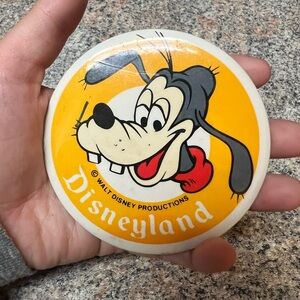 Vintage Goofy Disneyland pin